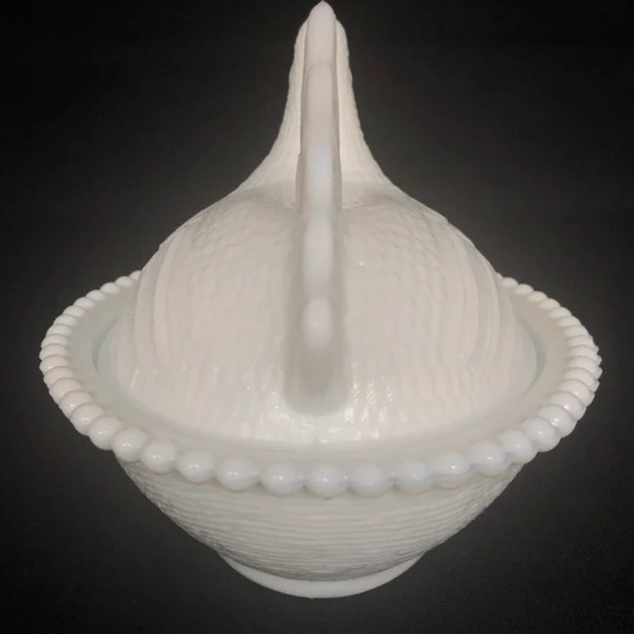 Hen on Nest Milk Glass - Picture 3 of 6